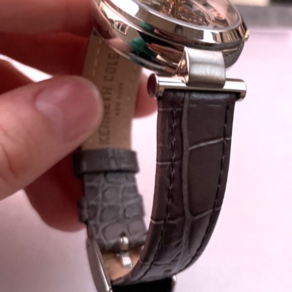 Vintage Kenneth Cole Women's Skeleton water resistant gray leather band Watch - Picture 3 of 8